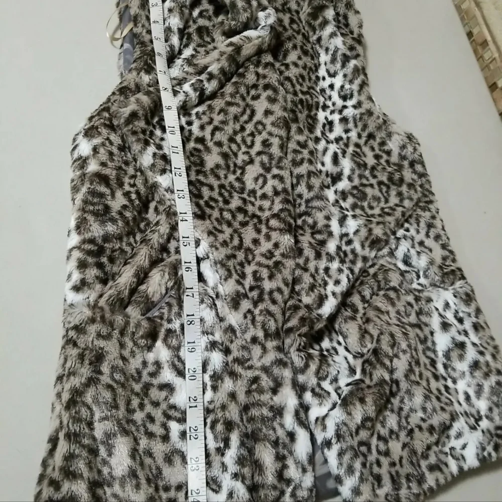 NWT Women's Vest Faux fur size Xs and Medium Multi-colored open pockets - Picture 6 of 11